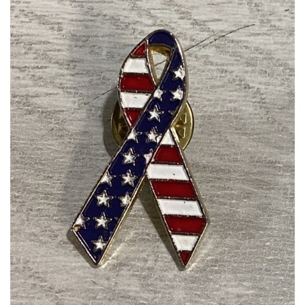 Goldtone Pin w/ America Flag Patriotism Military 9/11 Vintage